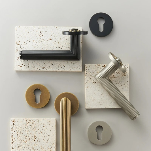 Poignées noires, dorées ou inox : quelle finition choisir ?