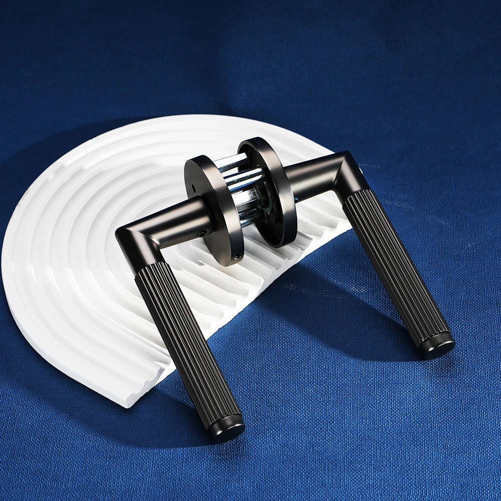 Poignée de porte intérieure | Finition brillante & design contemporain