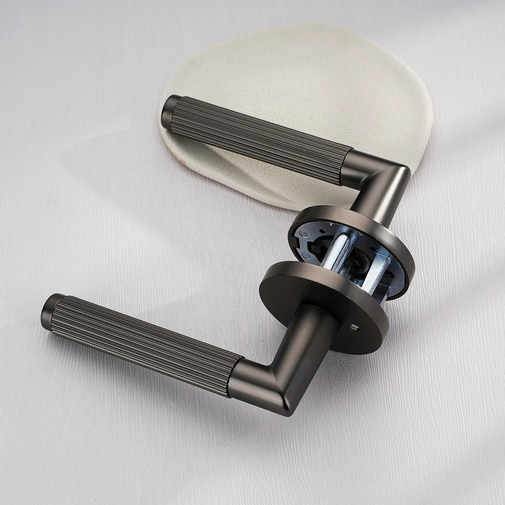 Poignée de porte intérieure | Finition brillante & design contemporain